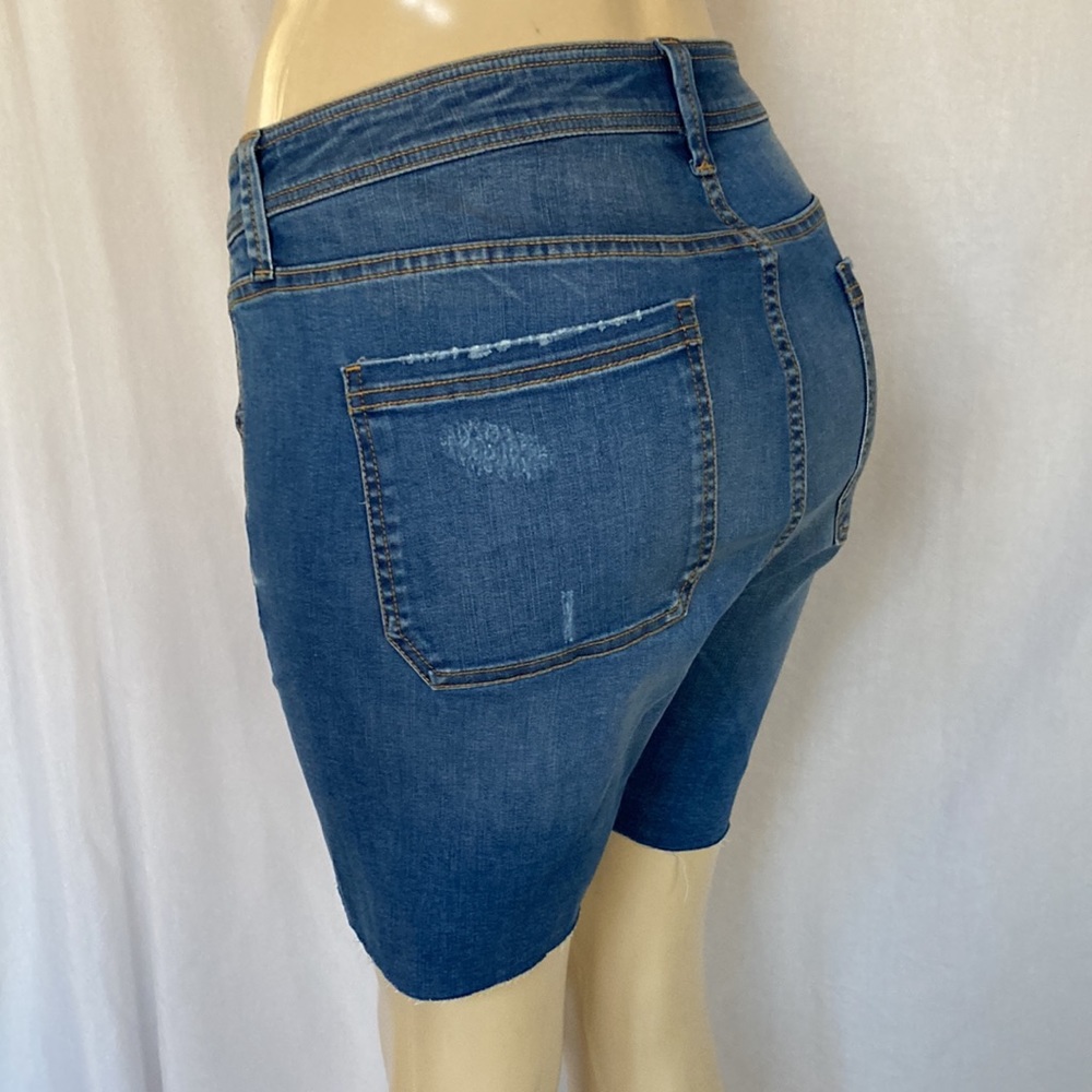 AVA & VIV Women’s High Rise Size 18W Double Button Utility Shorts Raw Hem NWOT